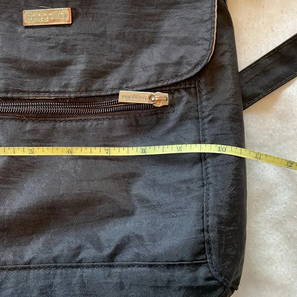 Baggallini crossbody bag Black 6 different compartments w/ flaps/zips/magnets. - Picture 13 of 15